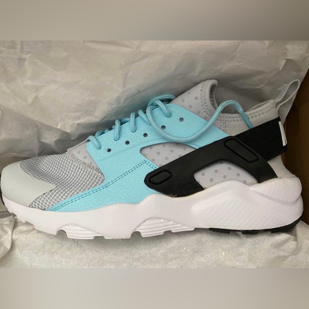 NWT Nike Air Huarache Ultra, Youth Size 7, fits ladies size 9, rare colour
